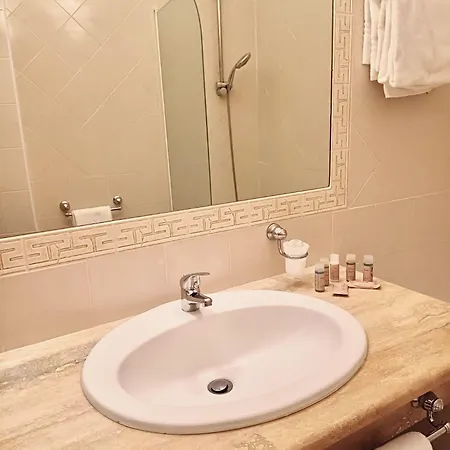 With Swimming Pool In Just 650 Meters From The Sea Hotel *