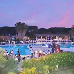 Szálloda With Swimming Pool In Just 650 Meters From The Sea *