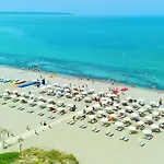 Szálloda With Swimming Pool In Just 650 Meters From The Sea *