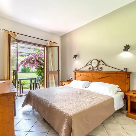 With Swimming Pool In Just 650 Meters From The Sea Hotel Arborea