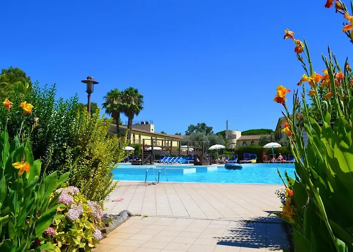With Swimming Pool In Just 650 Meters From The Sea Otel *