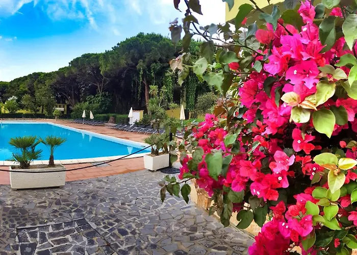 With Swimming Pool In Just 650 Meters From The Sea Otel