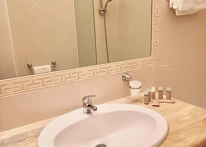 With Swimming Pool In Just 650 Meters From The Sea Otel *